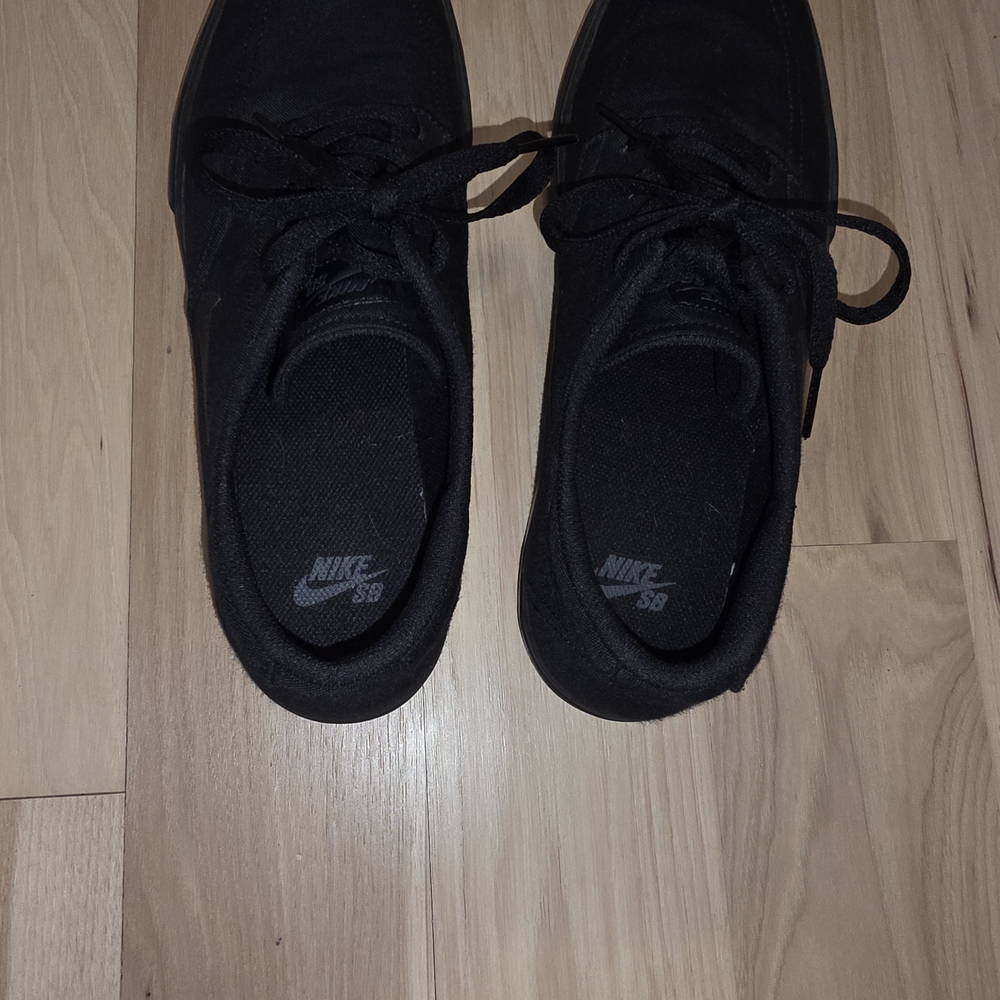 Nike Men's Black Canvas Sneakers - Picture 5 of 8